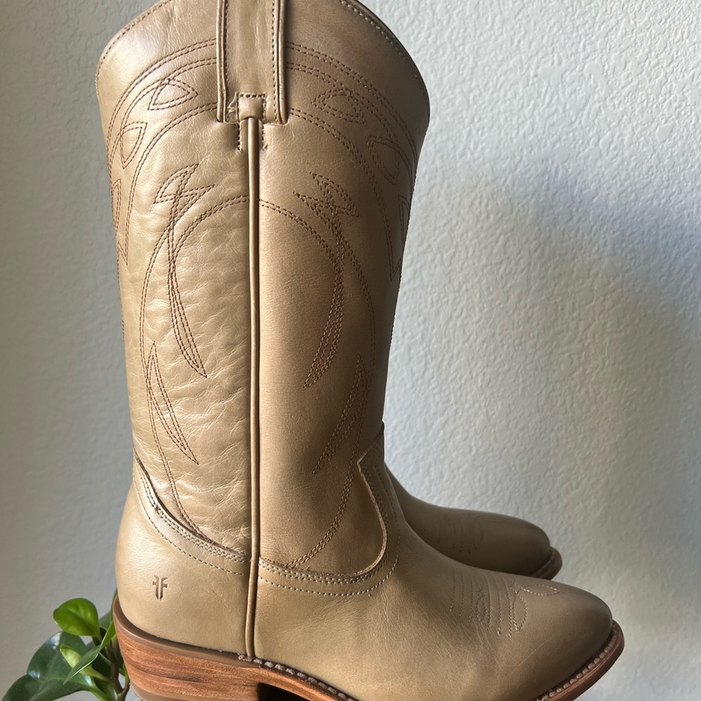 Frye Billy Pull on Deco Stitch Tan Leather Boots
